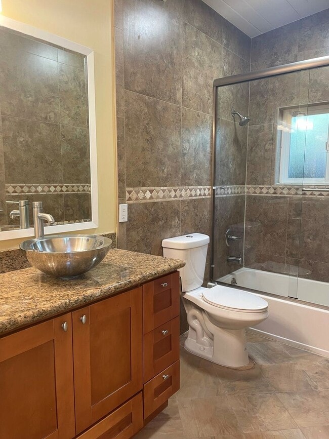 Building Photo - Serene, Executive 5 Bedroom 3 Bath Home with Private Front yard and Backyard - Palo Alto