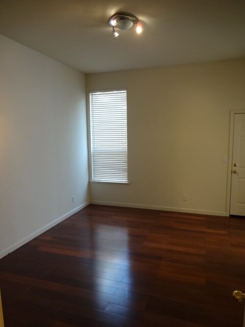 Building Photo - NICE SINGLE STORY HOME WITH 3 BEDROOMS, 2 ...