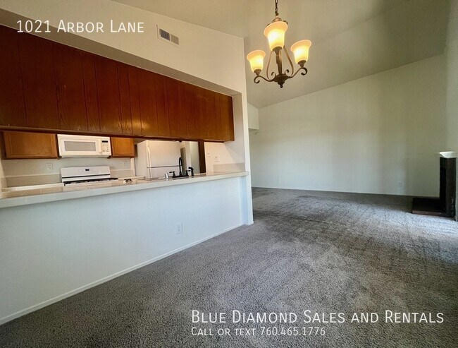 Building Photo - 1021 Arbor Ln