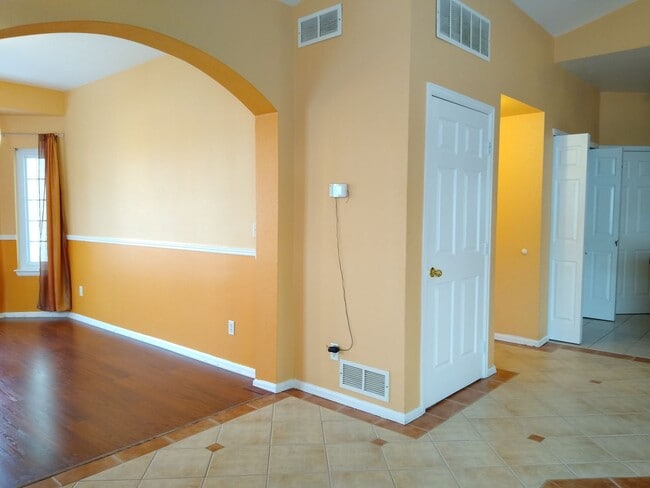 Building Photo - Super 2 Bedroom 2 Bath Townhome with 2 Car Garage Near Aurora Hills Golf Course