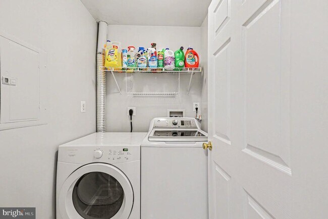 Building Photo - 1067 Gardenview Loop