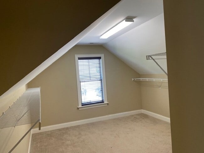 Building Photo - 1352 Legendary Ln