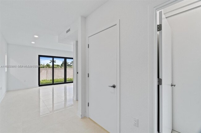 Building Photo - 1119 NW 1st St