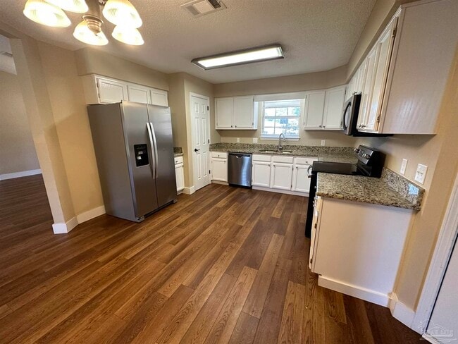 Building Photo - 10701 Brook Bend Cir