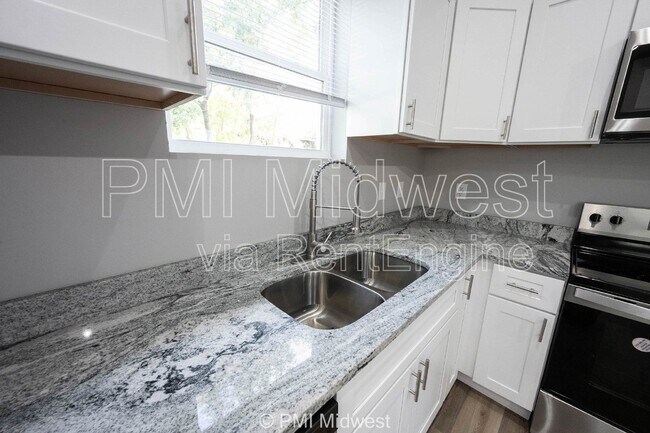 Building Photo - 1841 Montcalm St