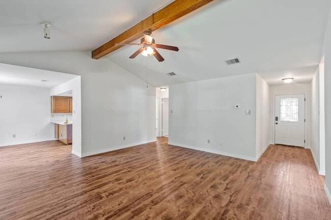 Building Photo - 1802 Dixie Ln