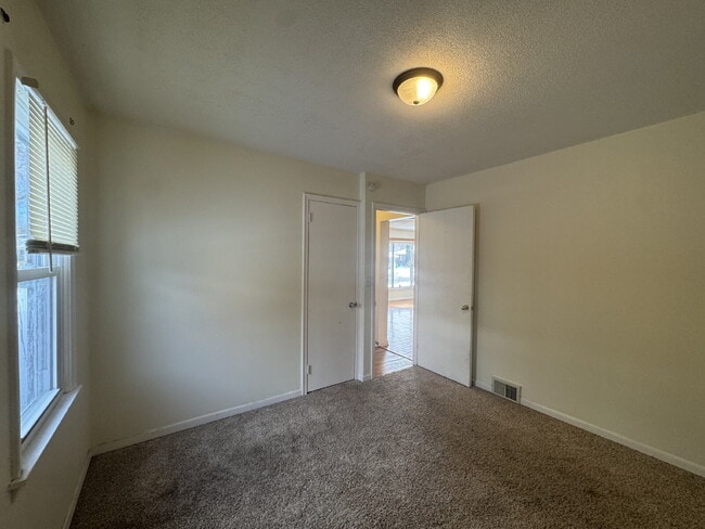 Building Photo - "Charming 3-Bed Haven with Hardwood Floors & Cozy Fireplace in St. Louis Park!"