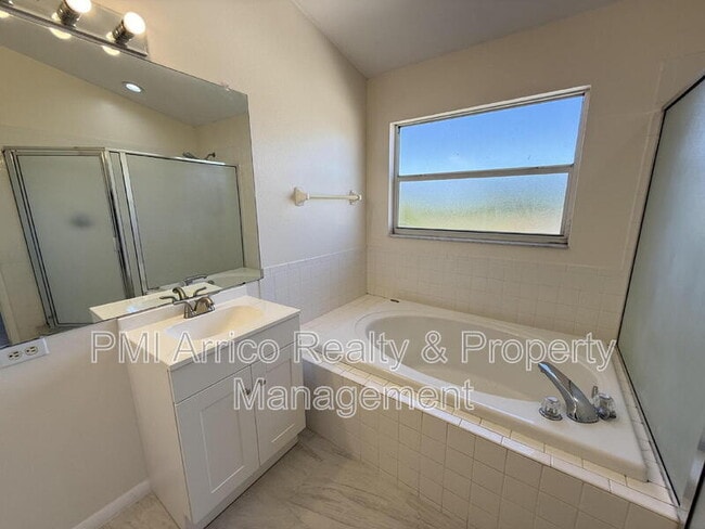 Building Photo - 12653 Longcrest Dr
