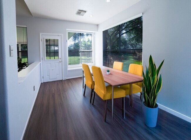 Building Photo - 1123 Woodley Bend