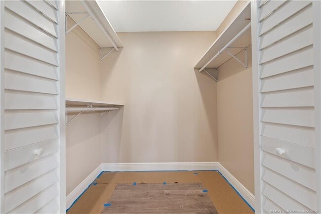 Building Photo - 4590 SE Glen Ridge Trail