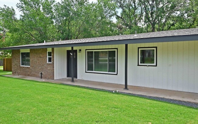 Building Photo - 5204 Bedford St