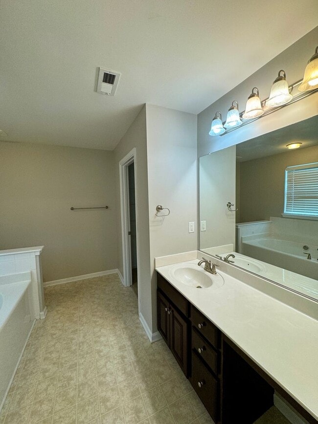 Building Photo - 3BR/2BA TOWNHOUSE IN BEREWICK - AVAILABLE ...