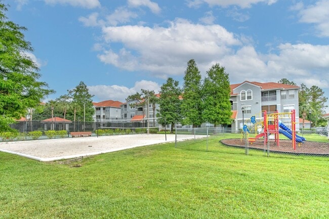 Building Photo - Very nicely upgraded  2bed/2bath 2nd floor...