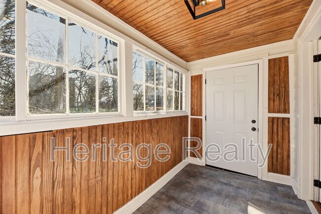 Building Photo - 3820 Sutherland Ave