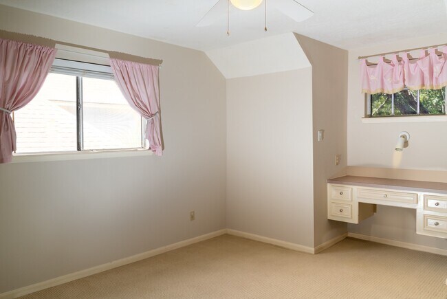 Building Photo - 1704 Crystal Hills Dr