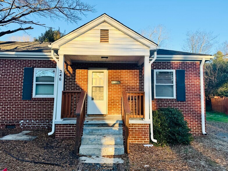 Building Photo - 346 Magnolia St NW