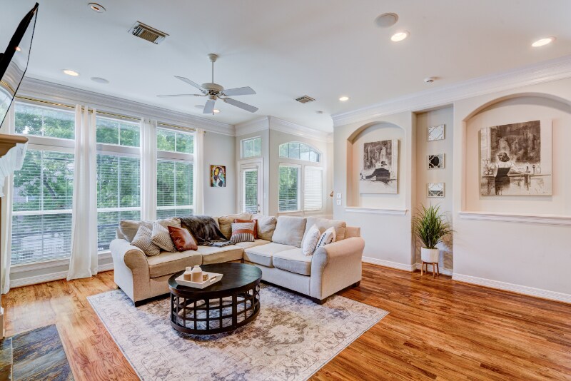 Building Photo - 606 Leverkuhn St