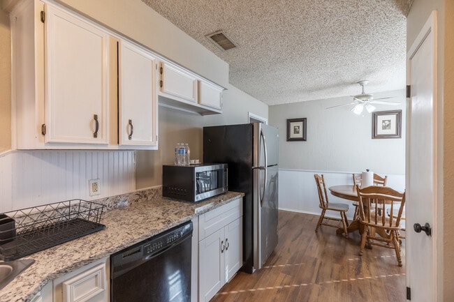 Building Photo - 5701 Quail Run St