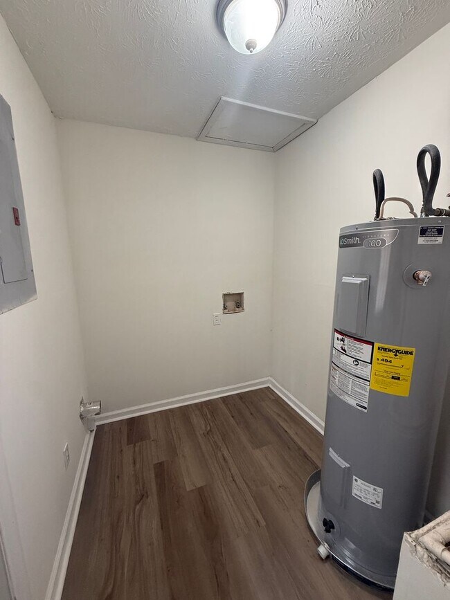 Building Photo - 345/347 Rustwood Dr