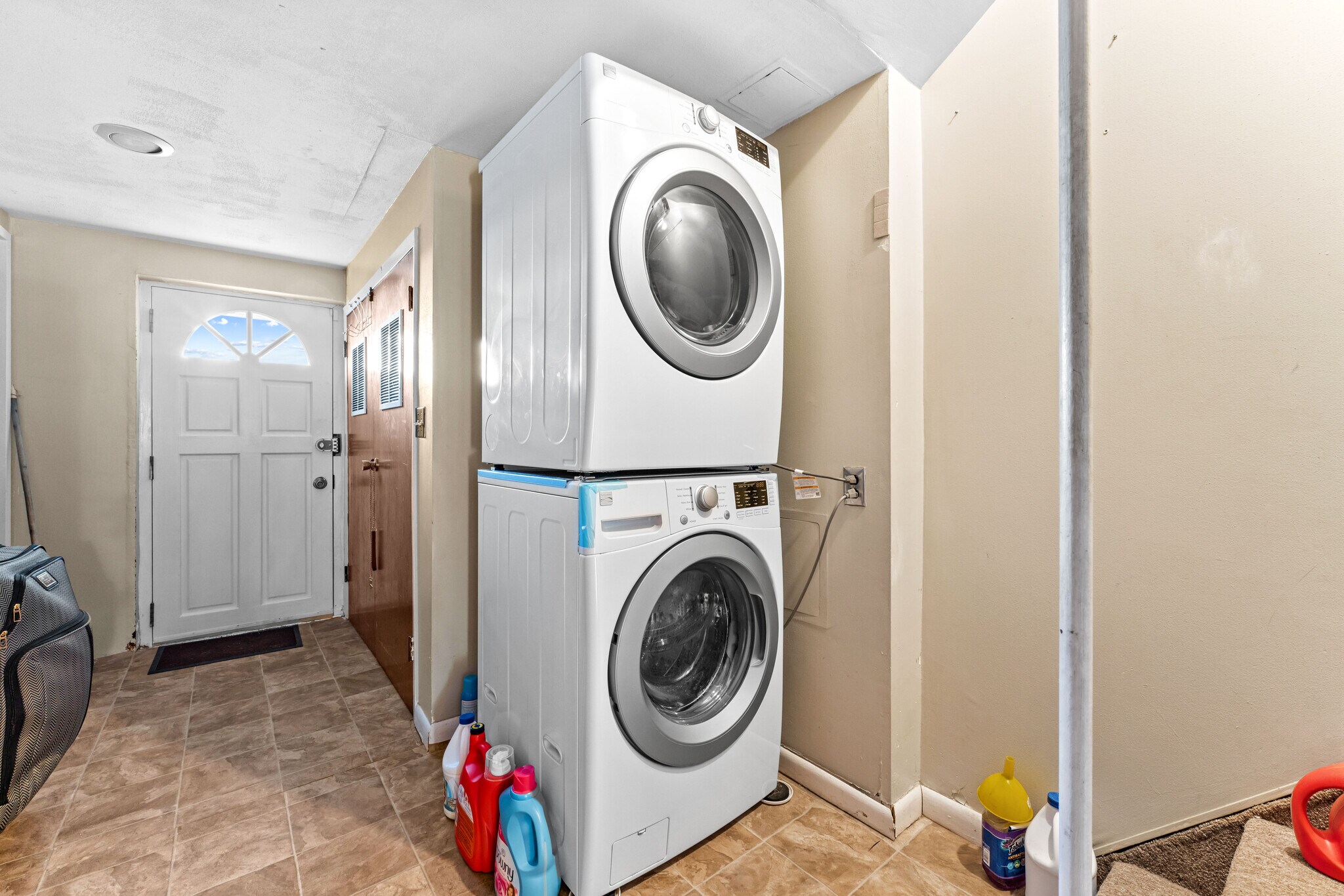 Building Photo - 1318 E 58th St