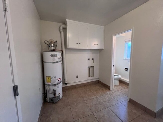 Building Photo - South Land Park Hills Duplex