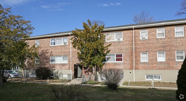 Building Photo - 37-50 Villa Ct