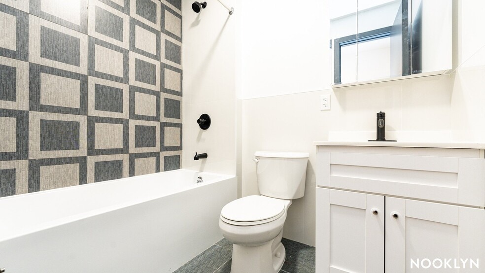 Building Photo - 2008 Fulton St