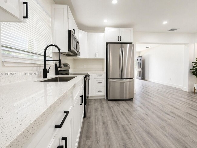 Building Photo - 736 NW 41st St