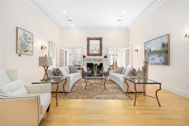 Building Photo - 524 Tillinghast Rd