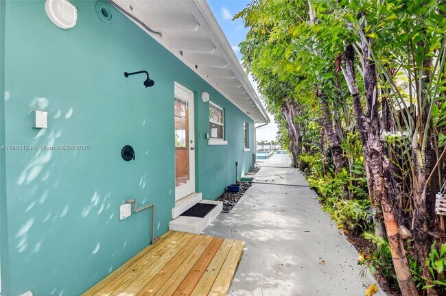 Building Photo - 2910 N Flagler Dr