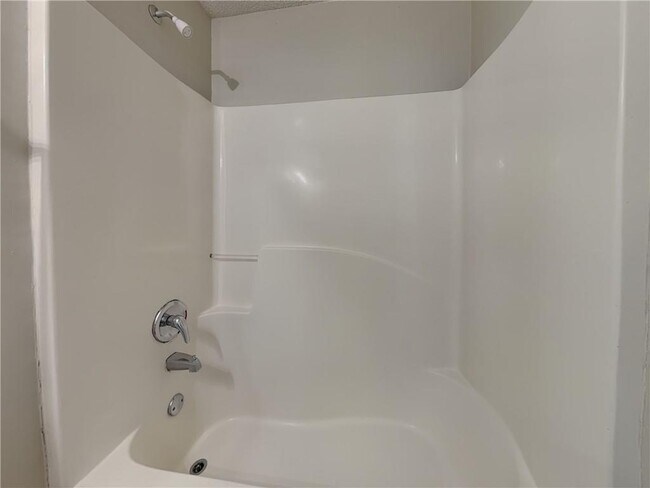 Building Photo - 205 Oak Terrace Dr