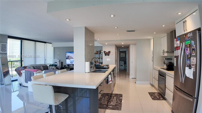 Building Photo - 2049 S Ocean Dr