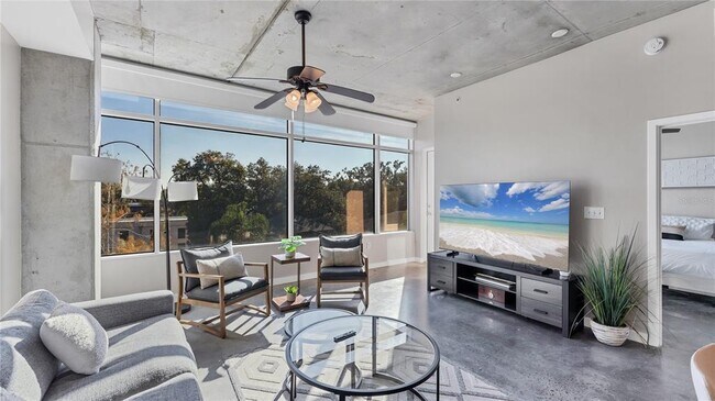 Building Photo - 525 E Jackson St