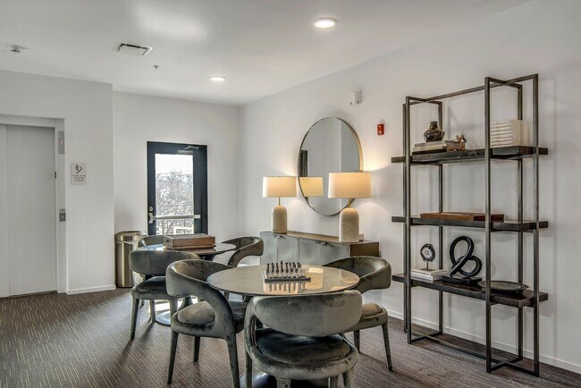 Building Photo - Stunning one bedroom unit in The Wedgewood section of town.