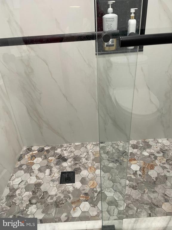 Building Photo - 6 Harris Ct