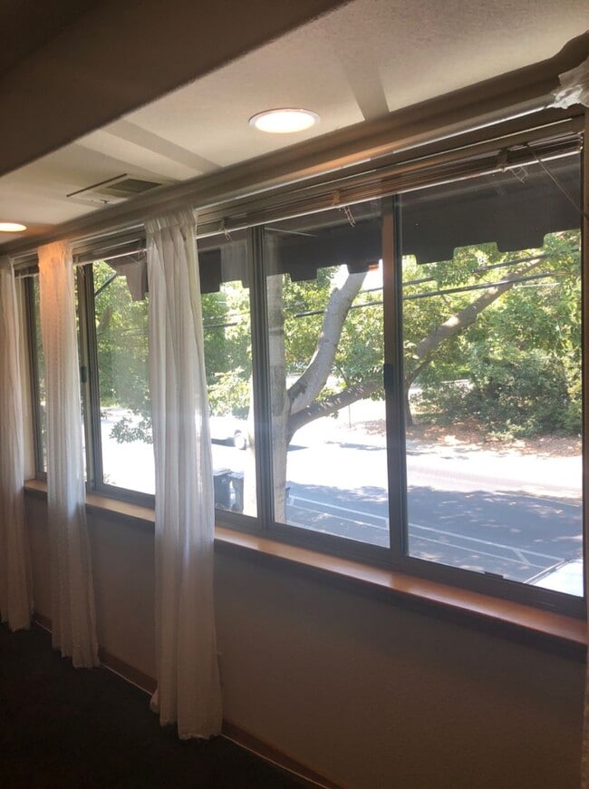 Building Photo - 301 7th St