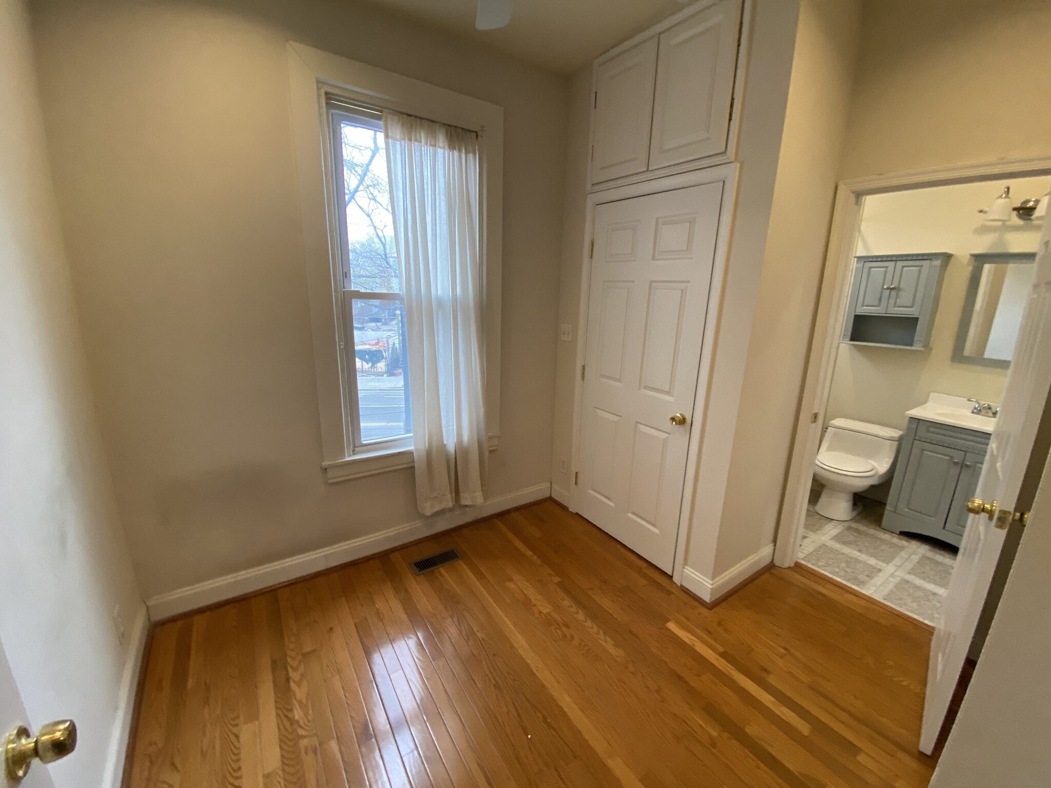 Building Photo - 1122 K St NE
