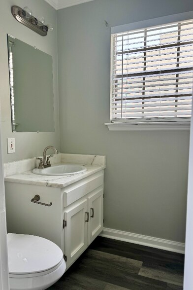 Building Photo - 305 Halcott Dr