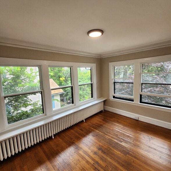 Building Photo - 428 W Franklin Ave