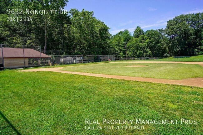 Building Photo - 9632 Nonquitt Dr