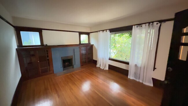 Building Photo - EPIC REA: Beautiful 2 Bed/2 Bath In the Heart of West Berkeley’s Poet’s Corner.