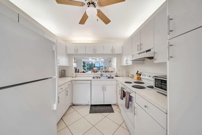 Building Photo - 9485 N Belfort Cir