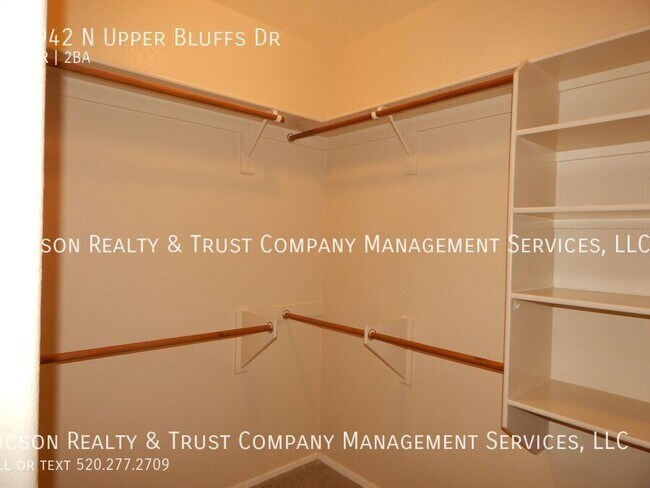 Building Photo - 8942 N Upper Bluffs Dr