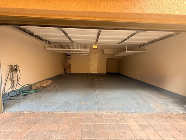 Building Photo - Lovely Otay Ranch townhome