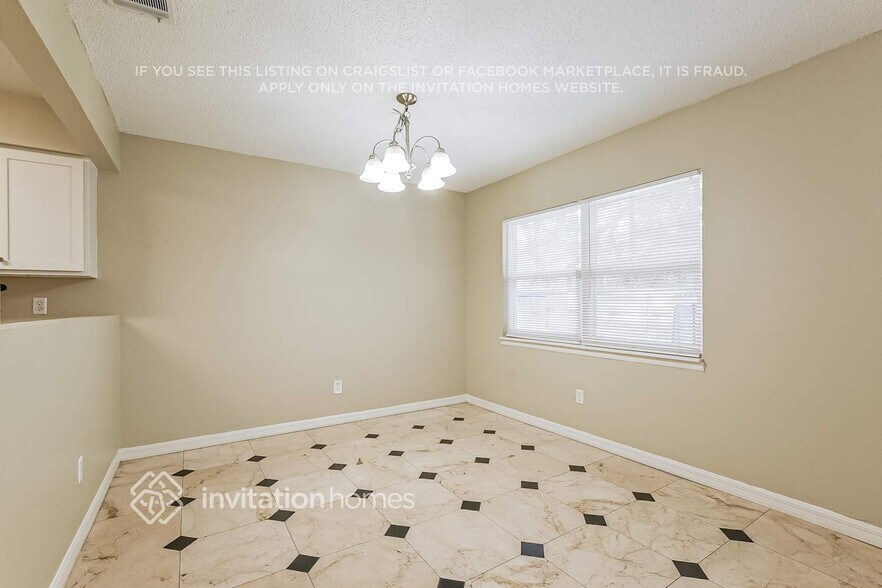 Building Photo - 9 N Aurora Dr