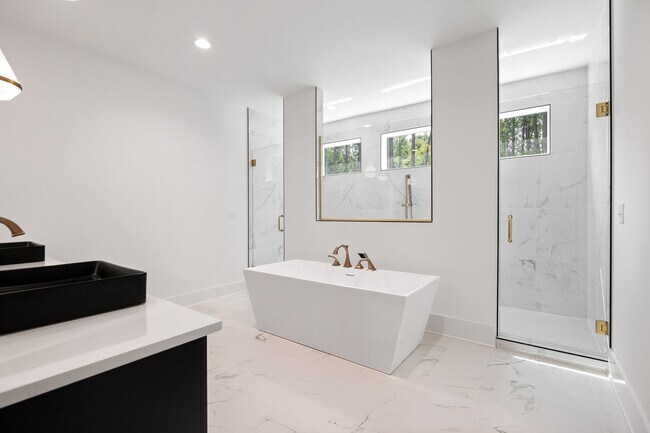 Building Photo - Modern 5-bedroom, 5-bathroom home in Durham