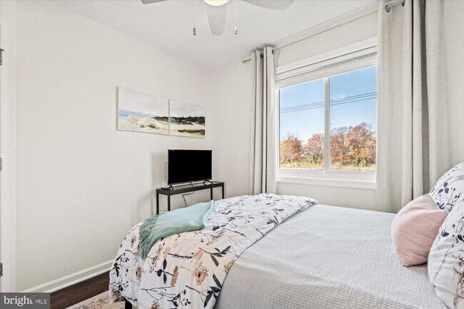 Building Photo - 134 35th St NE