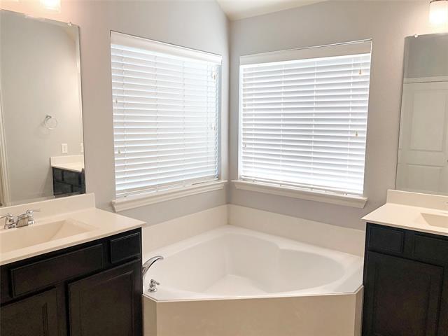 Building Photo - 10801 Sexton Dr