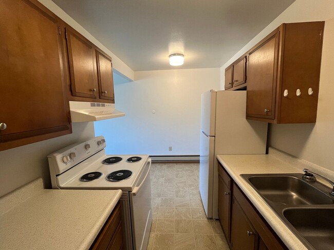 Building Photo - Ambassador 1 Bed 1 Bath