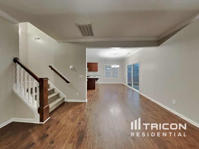 Building Photo - 877 Juno Dr